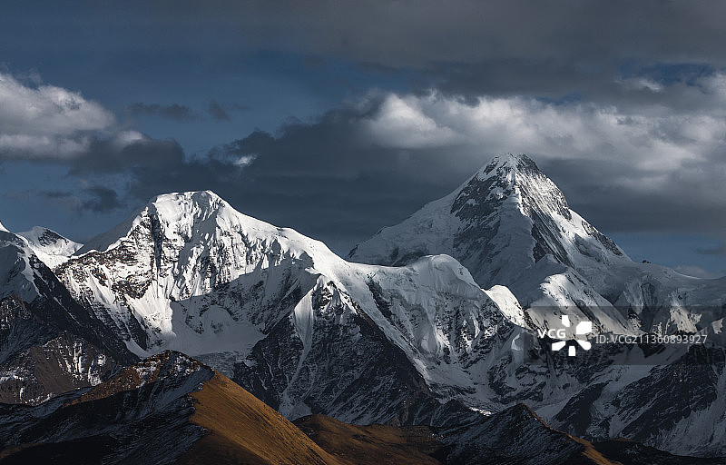 贡嘎雄峰图片素材