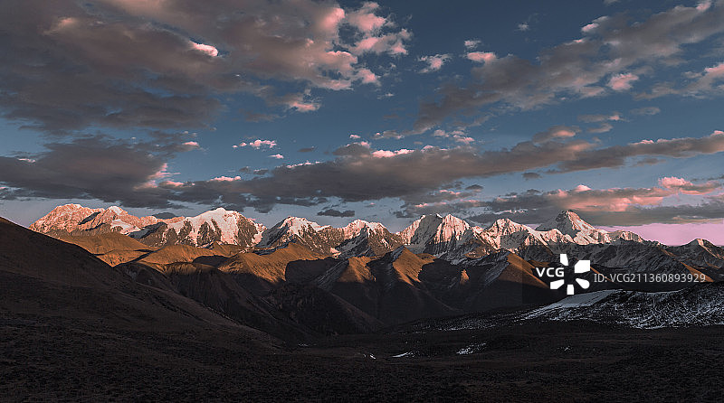 贡嘎雄峰图片素材