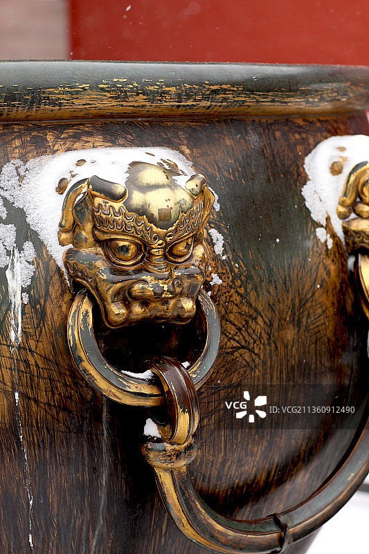 紫禁城的铜水缸图片素材
