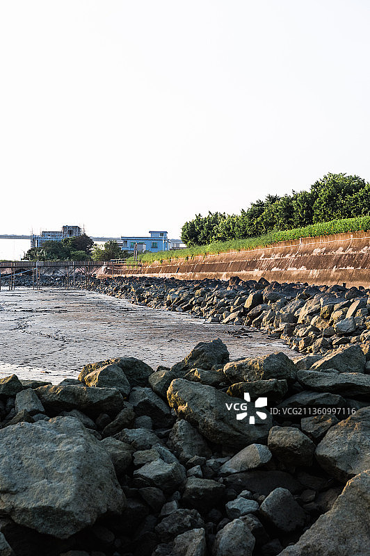 海边沙滩，石滩照片，无人的，天空，海岸线图片素材