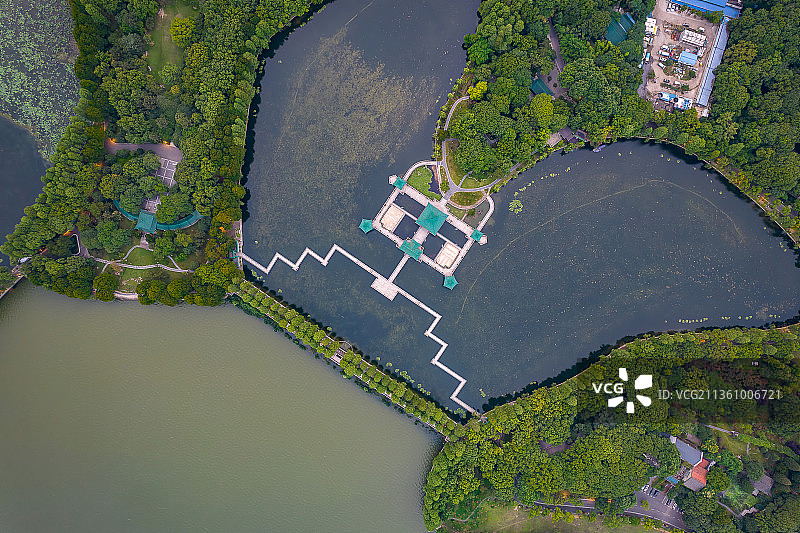 武汉东湖碧潭观鱼图片素材