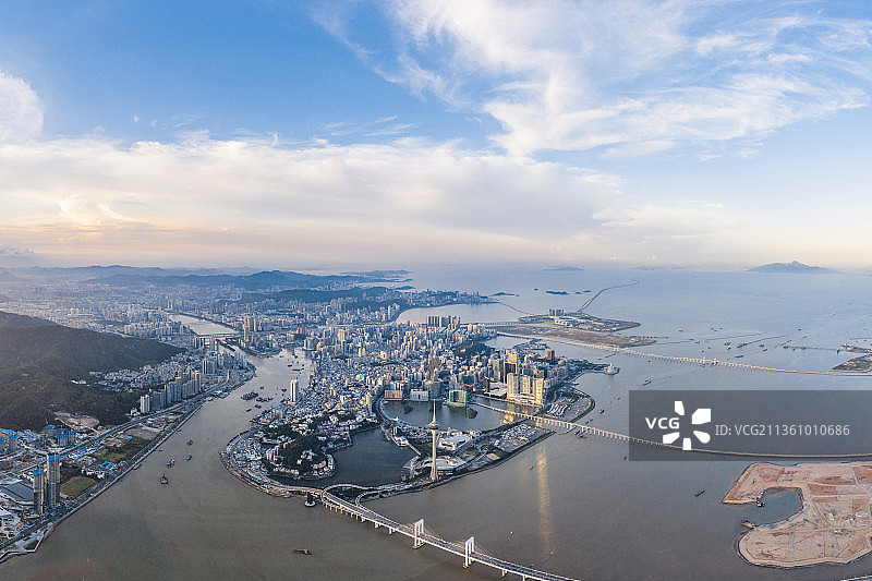 航拍视角下的澳门半岛白昼全景风光图片素材