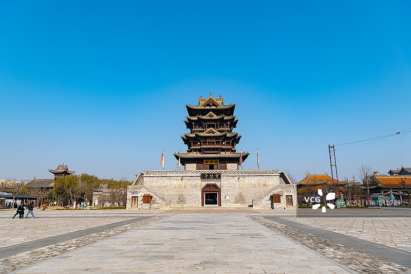 实拍郓城县水浒好汉城内地标建筑忠义楼图片素材