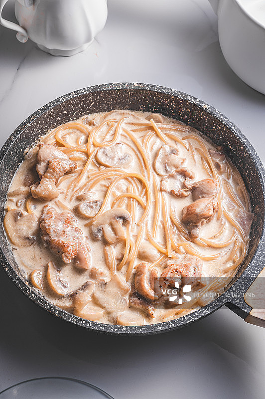 奶油鸡肉意大利面图片素材