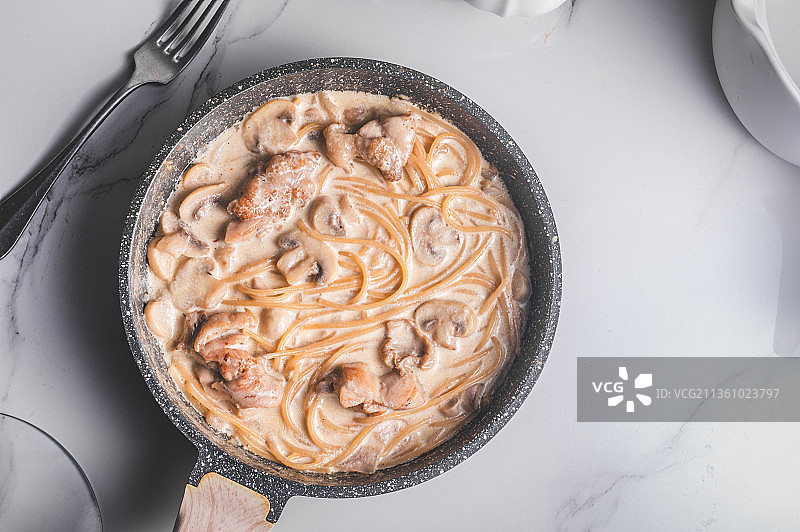 奶油鸡肉意大利面图片素材