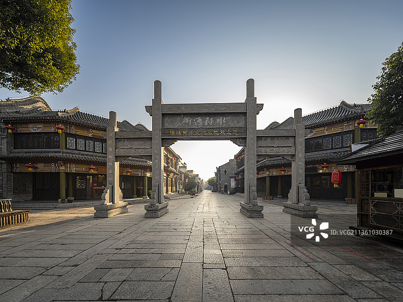 山东省枣庄台儿庄古城“水陆通行”牌坊图片素材