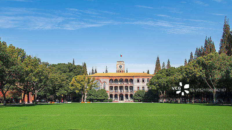 苏大草坪图片素材