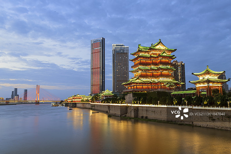 江西省南昌市景点滕王阁夜景图片素材