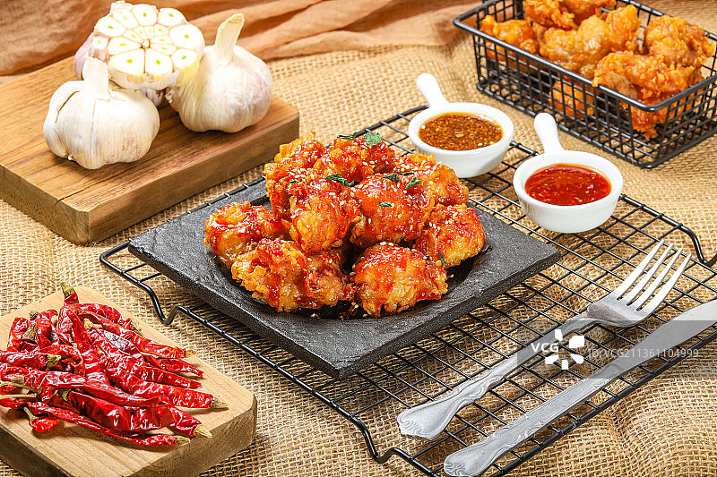 韩式炸鸡，韩式炸串，烤鸡，小吃，炸鸡，年糕图片素材