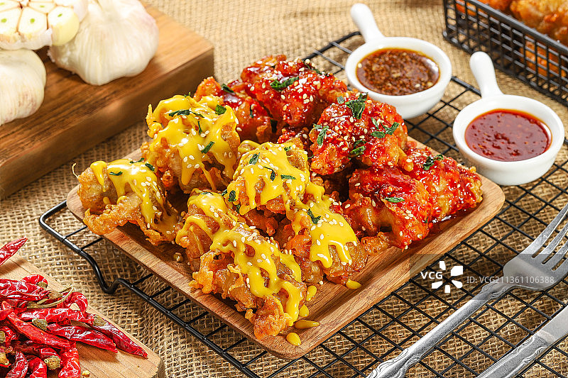 韩式炸鸡，韩式炸串，烤鸡，小吃，炸鸡，年糕图片素材