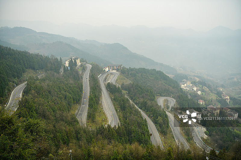 贵州遵义:“补断畅卡”完善交通路网助力高质量发展图片素材
