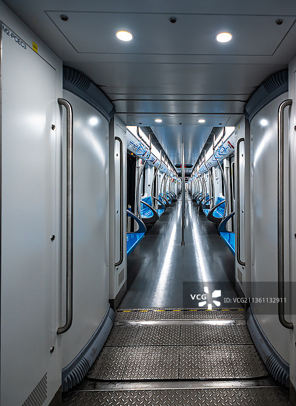 上海地铁8号线车厢.无人的地铁车厢图片素材
