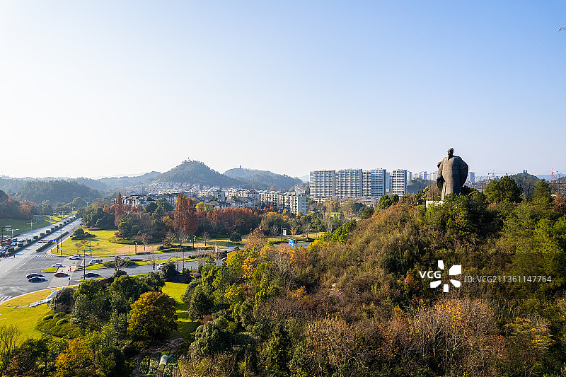 航拍临安吴越福星钱镠塑像图片素材