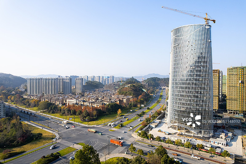 航拍临安现代玻璃幕墙建筑图片素材