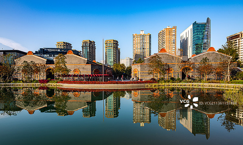 清晨的上海一大会址一大会议纪念馆.一大会址太平湖镜像倒影图片素材