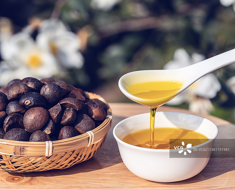 营养健康的茶籽油图片素材