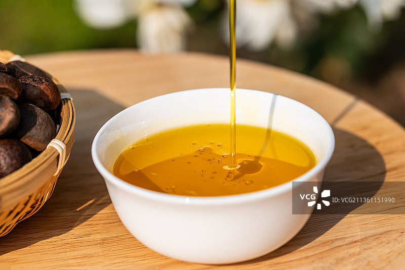 营养健康的茶籽油图片素材