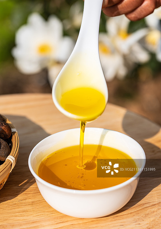 营养健康的茶籽油图片素材