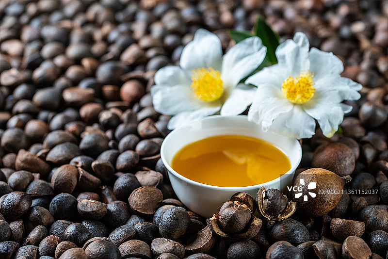 营养健康的茶籽油图片素材