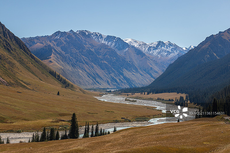 新疆伊犁昭苏夏特大峡谷图片素材