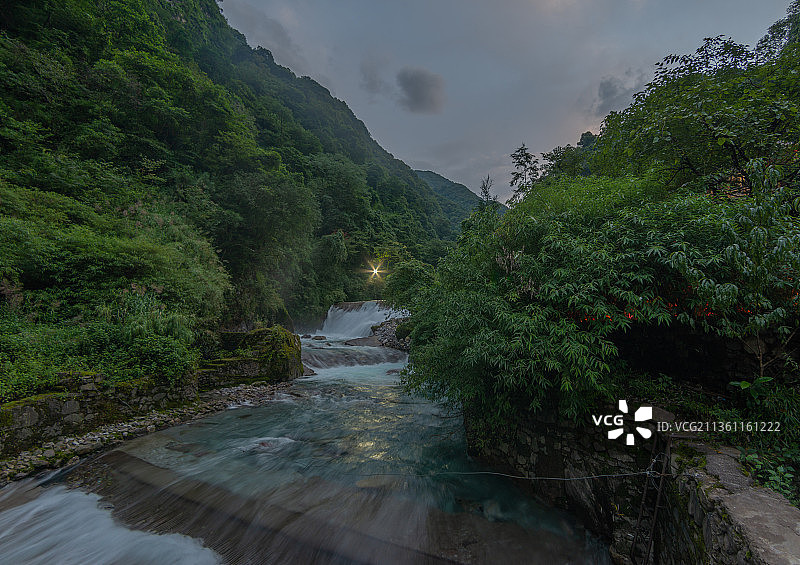 螺髻山温泉瀑布图片素材