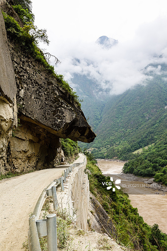 云南丙察察公路老虎嘴图片素材