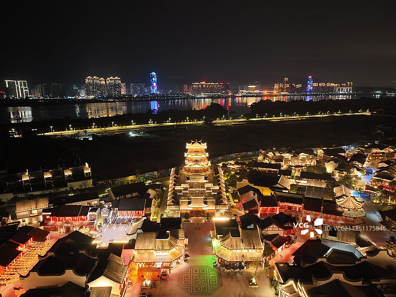 无人机视角福州闽越水镇夜景图片素材