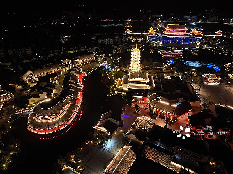 无人机视角福州闽越水镇夜景图片素材