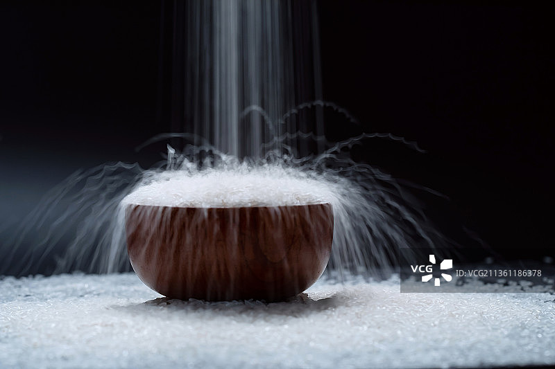 落下的大米长曝光图片素材