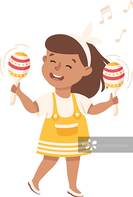 微笑的女孩演奏沙锤乐器图片素材