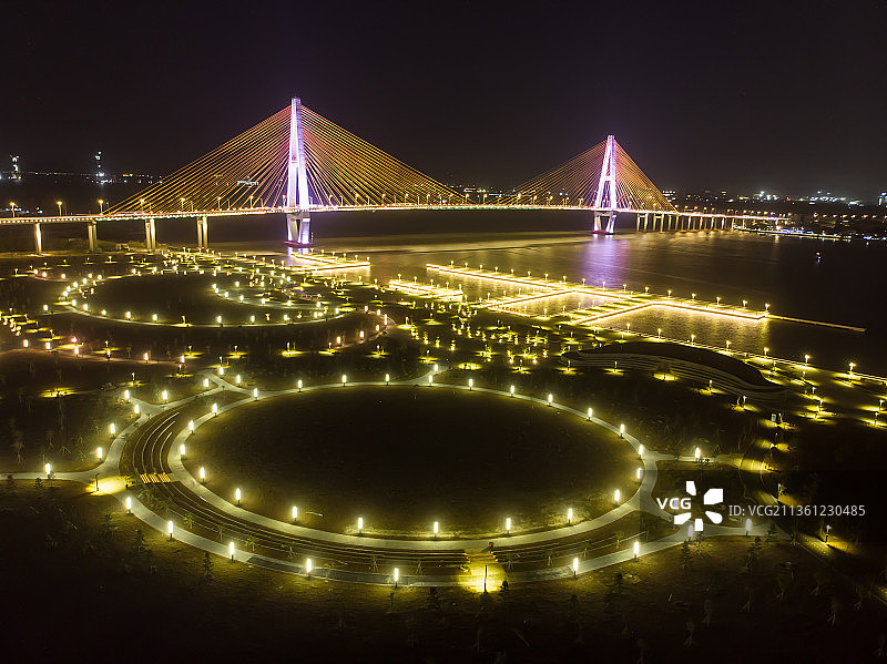 广东汕头：南滨绿地公园建成，一江两岸夜景更加美丽图片素材