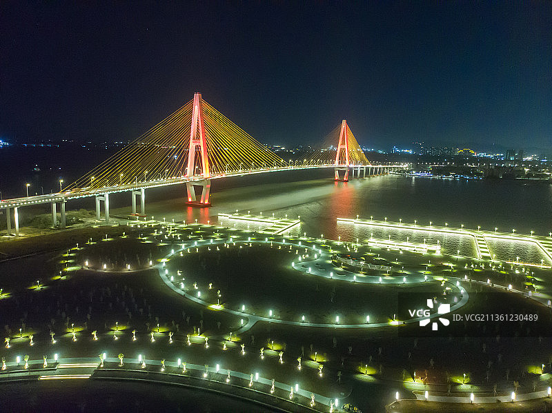 广东汕头：南滨绿地公园建成，一江两岸夜景更加美丽图片素材