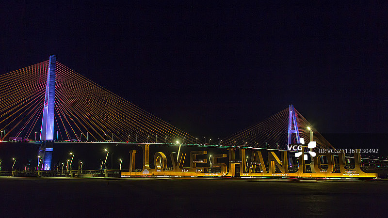 广东汕头：南滨绿地公园建成，一江两岸夜景更加美丽图片素材