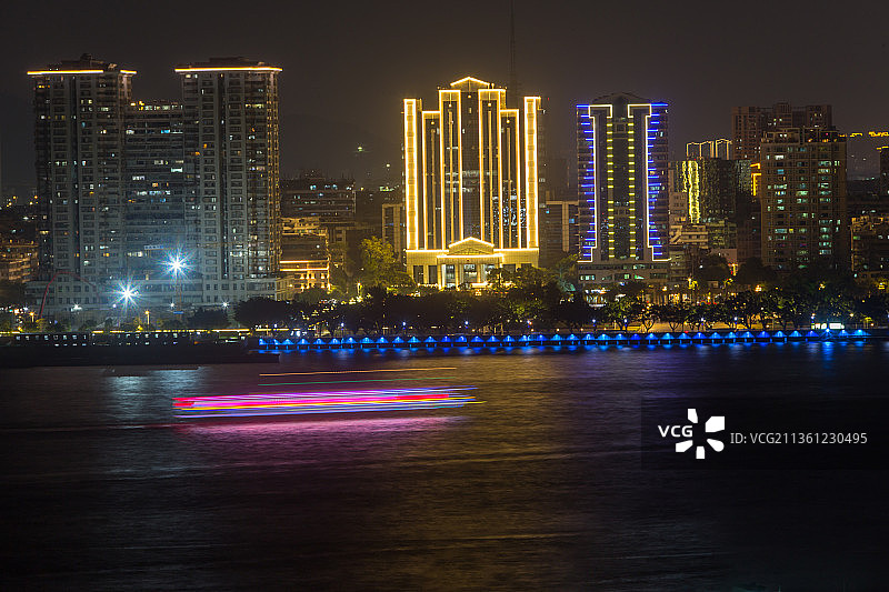 广东汕头：南滨绿地公园建成，一江两岸夜景更加美丽图片素材