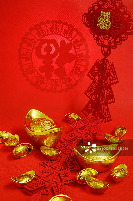春节金元宝和福字挂饰图片素材