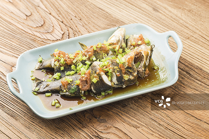 咸梅蒸黄骨鱼图片素材