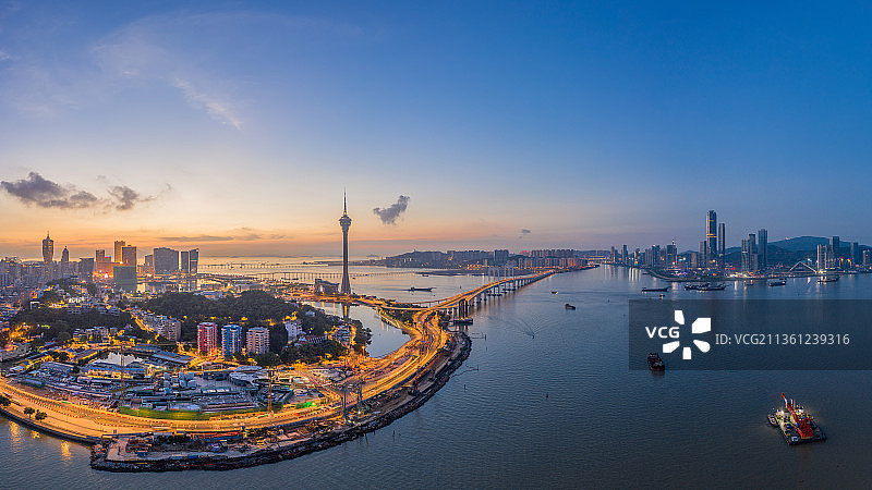 澳门半岛和珠海十字门中央商务区金融岛日出全景航拍图片素材