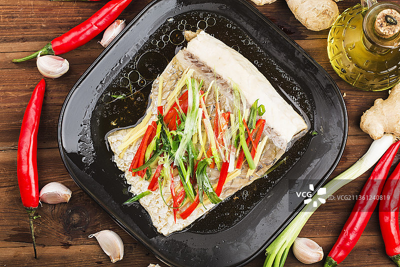 蒸熟的草鱼鱼腩图片素材