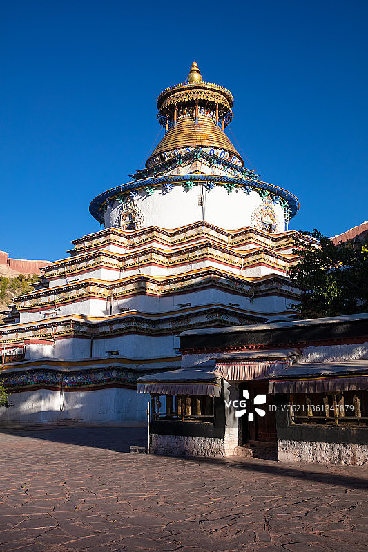 西藏日喀则江孜县白居寺的白居塔，600多年的历史。图片素材