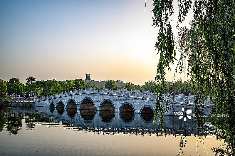蚌埠张公山公园张公湖桥图片素材