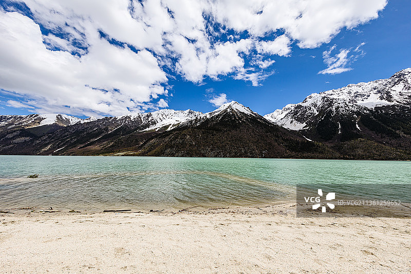 西藏昌都然乌湖风光图片素材