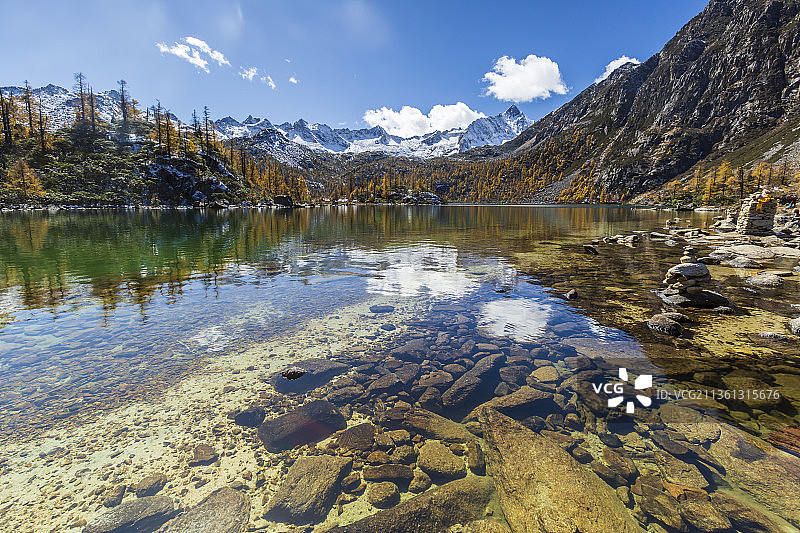 雪山湖泊图片素材