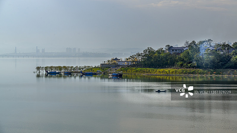 渔歌唱晚（郧阳区杨溪铺是南水北调水源地库区的一个小渔村，国家十年禁渔此景也只有十年后才能见得到了）图片素材