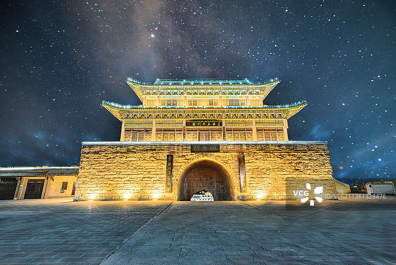 银河背景下的重庆奉节县白帝城景区依斗门古城楼图片素材