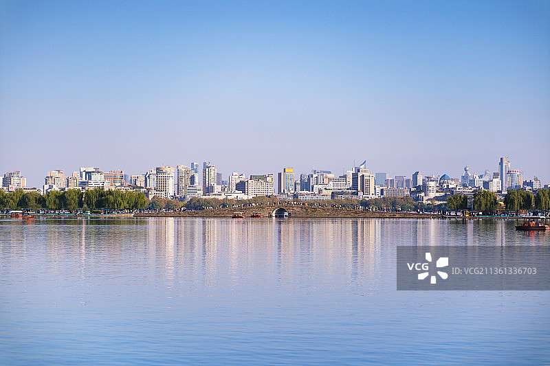 浙江杭州西湖初冬城市建筑风光图片素材