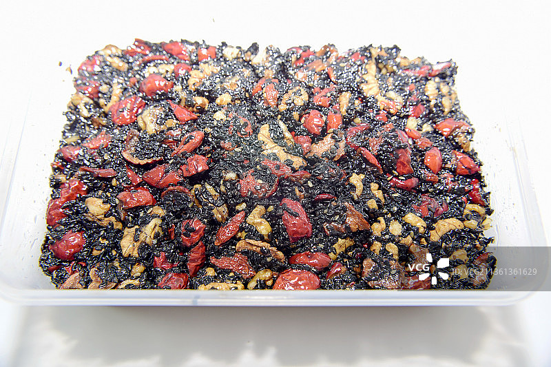 中药材阿胶手工熬制制作图片素材