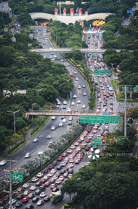 繁忙的厦门翔安隧道图片素材