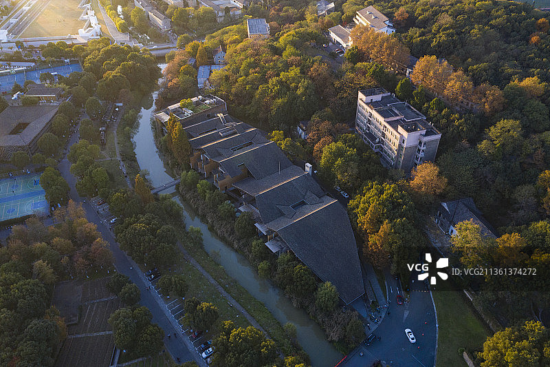 浙江杭州转塘象山中国美院校区航拍秋色风光图片素材