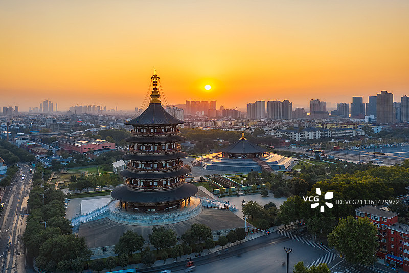 河南隋唐洛阳城国家遗址公园明堂天堂景区城市天际线秋季日出航拍图片素材