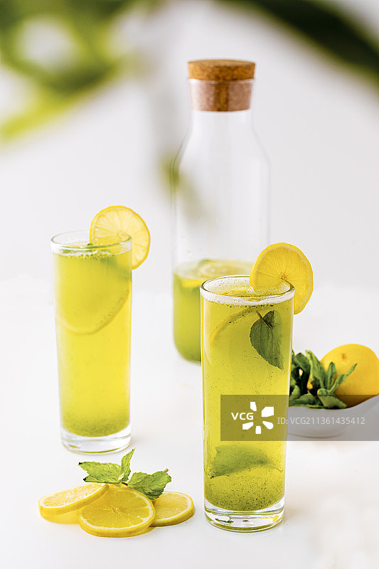 桌上的饮品特写，沙特阿拉伯图片素材